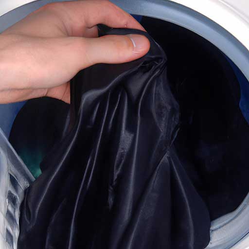 How to Dry Dark Clothes in Dryer